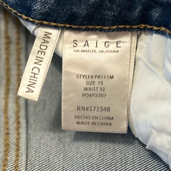 NWT Saige Medium Wash Star Print Cuffed Boyfriend Jeans - Picture 7 of 16